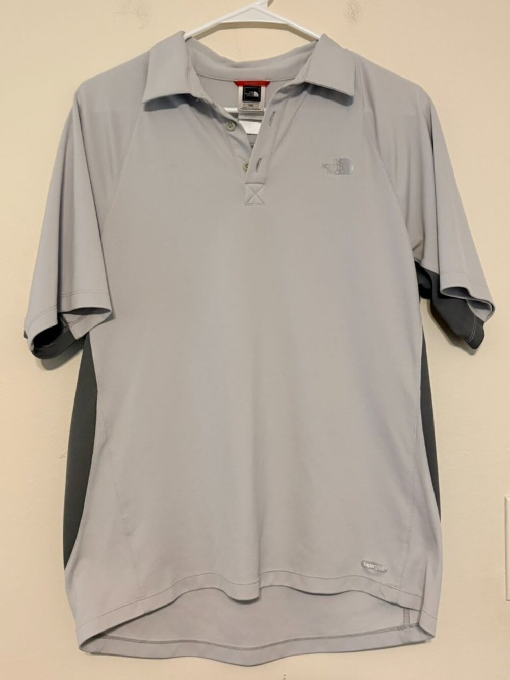 Men's Gray Silver The North Face VaporWick Short Sleeve Polo Short Size Medium